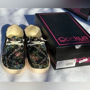 Corkys Women's Floral Black Kayak 2 Sneakers New in box.
